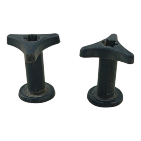 Trava Porca Fixacao Lanterna Renault Logan 2010