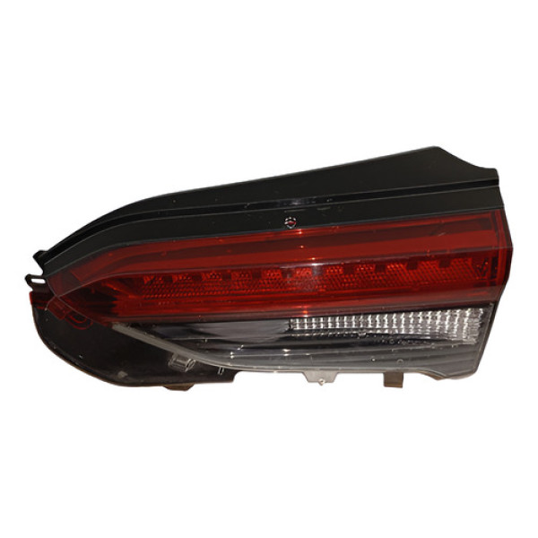 Lanterna Tampa Traseira Direita Toyota Rav4 2020 Direito/passageiro Água