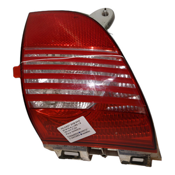 Lanterna Tampa Traseira Lado Direito Peugeot 2008 2018 Direito/passageiro Água